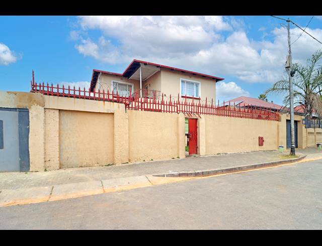 13 BEDROOM HOUSE FOR SALE IN HURST HILL